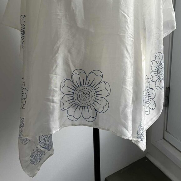 NWT Artisans Angkor Ivory & Indigo Floral Light Pure Silk Poncho — Free Size - Picture 7 of 12